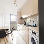アパートホテル Smart ブカレスト